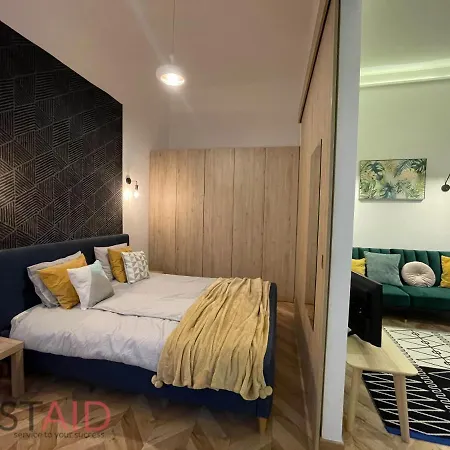 M10 - Hostaid * Budapest
