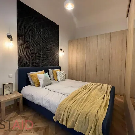 M10 - Hostaid Budapest